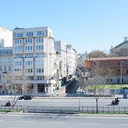 Cozy Studio Apartment In A Classic Beyoglu Building With Terrace 5-Min Walk To Istiklal Avenue *