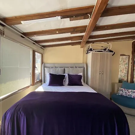 Cozy Studio Apartment In A Classic Beyoglu Building With Terrace 5-Min Walk To Istiklal Avenue Istanbul