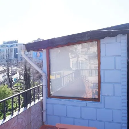Cozy Studio Apartment In A Classic Beyoglu Building With Terrace 5-Min Walk To Istiklal Avenue