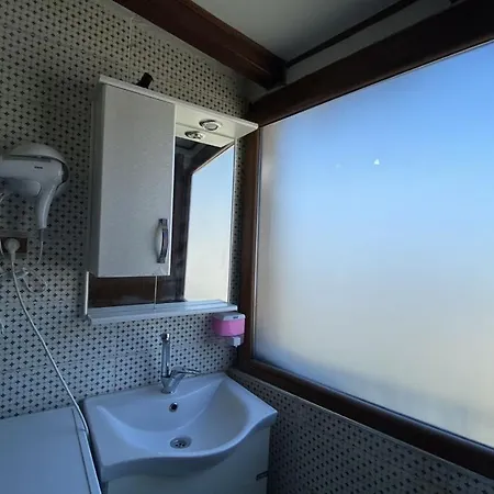 Cozy Studio Apartment In A Classic Beyoglu Building With Terrace 5-Min Walk To Istiklal Avenue